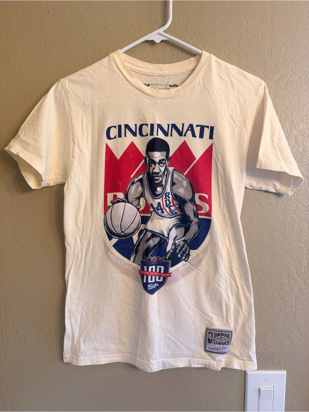 Mitchell & Ness Cincinnati Royals Retro Basketball Graphic Tee - White